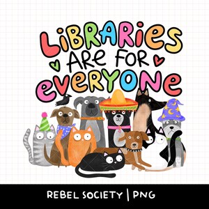 Puede incluir: Una colorida ilustración gráfica con el texto LIBRARIES ARE FOR EVERYONE en letras de burbuja multicolores sobre un grupo de varios gatos y perros que llevan accesorios como un sombrero, un sombrero de mago y un gorro de fiesta.