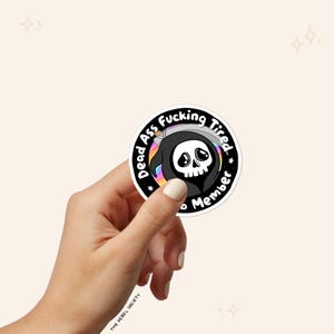 Morto de cansaço, caralho, ceifador fofo PNG Citação motivacional PNG Sarcástica Desenhos fofos Adesivo para camiseta Designs populares e modernos para camisetas imagem 3