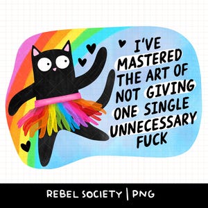 Peut inclure: Illustration d'un chat noir avec un tutu arc-en-ciel, sur fond d'arc-en-ciel et de bleu. Le texte dit : "I'VE MASTERED THE ART OF NOT GIVING ONE SINGLE UNNECESSARY FUCK." L'image a un style de dessin animé amusant.