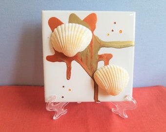 Muscheln und Strasssteine mit metallischem Gold und Kupfer Farbdesign auf 4 "x 4" Fliese