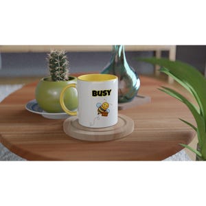 Busy Bee Keramiktasse mit gelbem Inneren - Perfektes Geschenk für Bienenliebhaber - Süß & Einzigartig