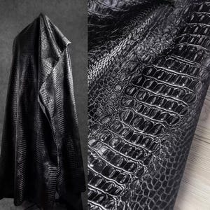 Svart tyg, krokodilmönstrat tyg, dimensionellt tyg, texturerat tyg, lädertyg, PU-lädertyg, kreativt tyg, metervara, A232
