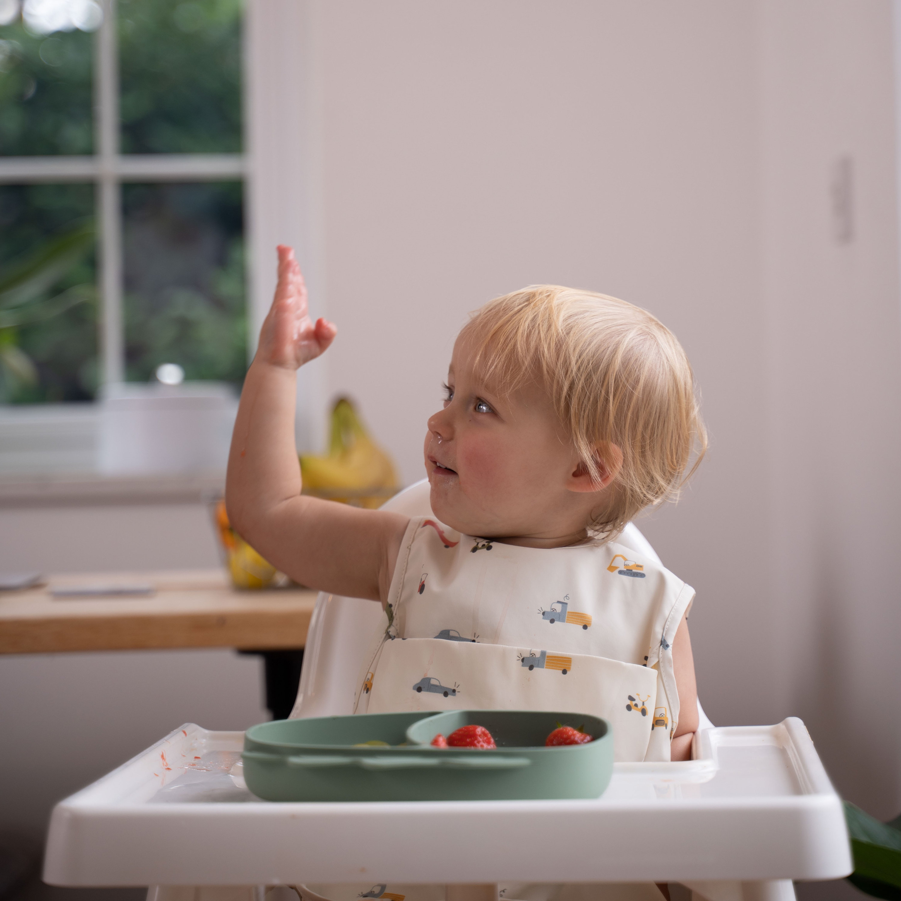 Bavaglino Impermeabile 2 Pezzi ÜneeQbaby - Maniche Lunghe Con Raccoglibriciole - Foto 6