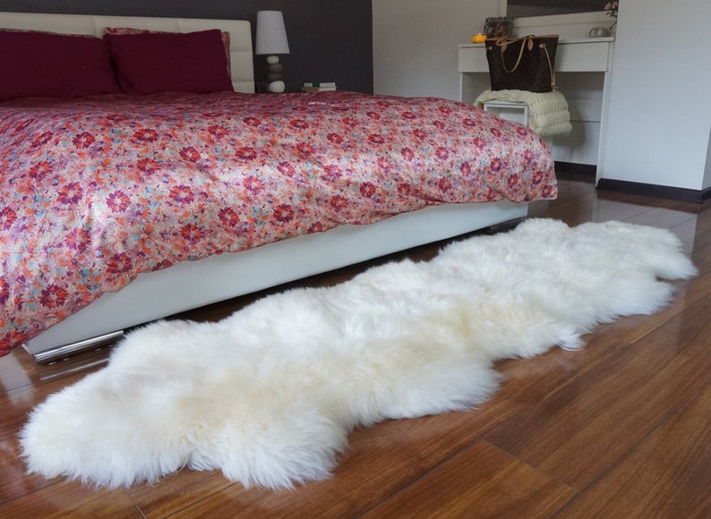 Yeti Luxury Bright Ivory White Sheepskin Rug, Throw, Couverture, Plus grande taille Grande laine longue cadeau unique lui présenter une décoration écologique chaleureuse double