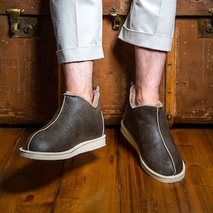 Luxe handgemaakte pantoffels voor heren en dames, unisex schapenvachtlaarzen. Gemaakt van 100% schapenvacht gevoerd. Uniek idee voor haar en hem. Moederdagcadeau.