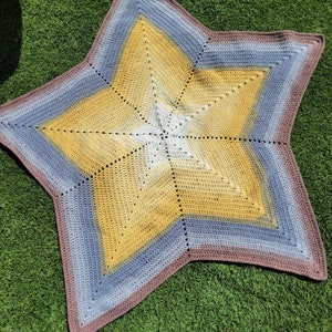 Large Star Baby Blanket: Acrylic Knit Play Mat (53&quot;x53&quot;)
