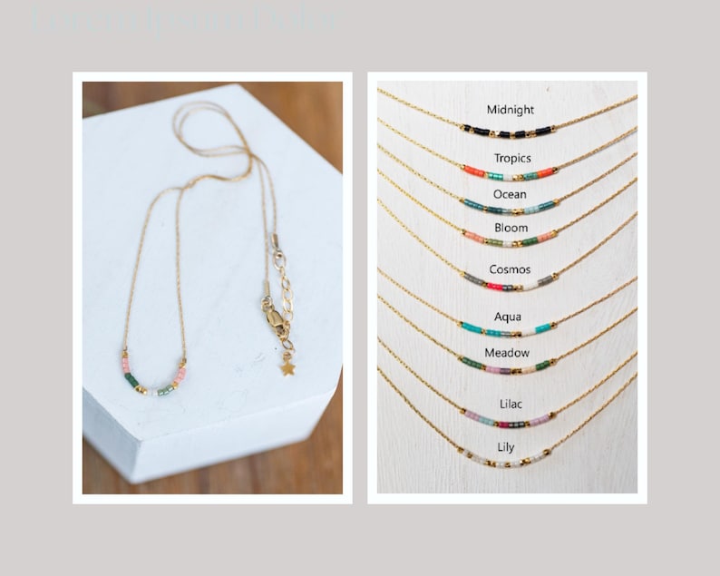 Puede incluir: Una colecci&oacute;n de delicados collares de oro con detalles de cuentas de colores. Cada collar presenta una combinaci&oacute;n de colores diferente y est&aacute; etiquetado con un nombre, como "Midnight", "Tropics", "Ocean" y "Bloom".