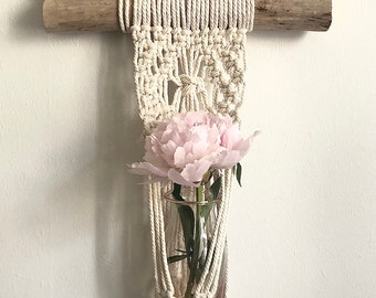 Macramé suspension