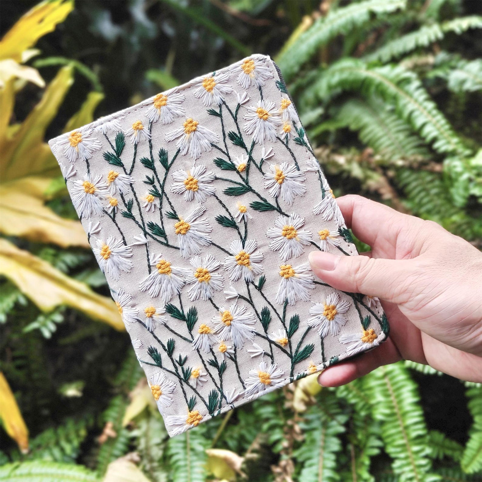 Daisy Embroidered Fabric Case With Hand Strap for Kindle 6'' 6.8'' 7 ...