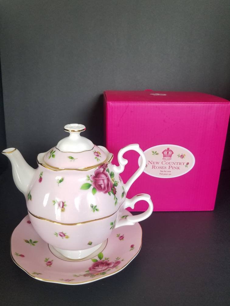Royal Albert Teapot Teacup and Saucer. New Country Roses, Pink Tea for