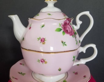 Royal Albert Teapot Teacup and Saucer. New Country Roses, Pink Tea For One. New In Box Bone China Made in England Tea set of 3 Pieces.