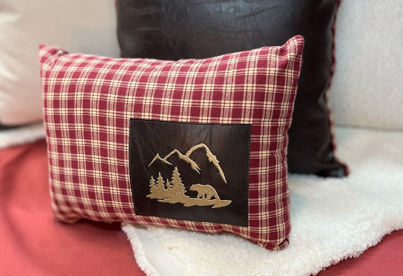 Bear pillow, Bear gifts home decor, Cabin throw pillow, fall throw pillow, lodge decor, cabin bed pillow Bild 1