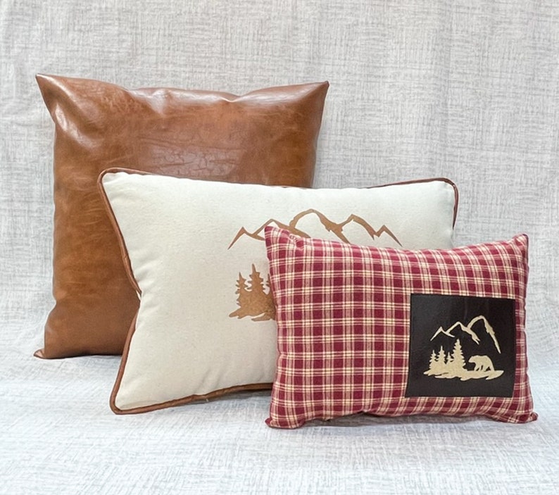 Bear pillow, Bear gifts home decor, Cabin throw pillow, fall throw pillow, lodge decor, cabin bed pillow Bild 10