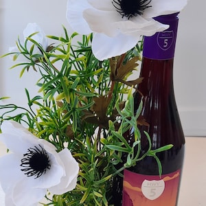 Wine Bottle Decoration, Hostess Gift, spring wine bottle floral arrangement, wine lover floral gift, Mother&#39;s Day Gift,Gift for her, bouquet