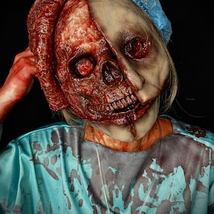 ーbuilt-to-orderー Silicone monster mask with openable skin and detachable eyeballs (PA)