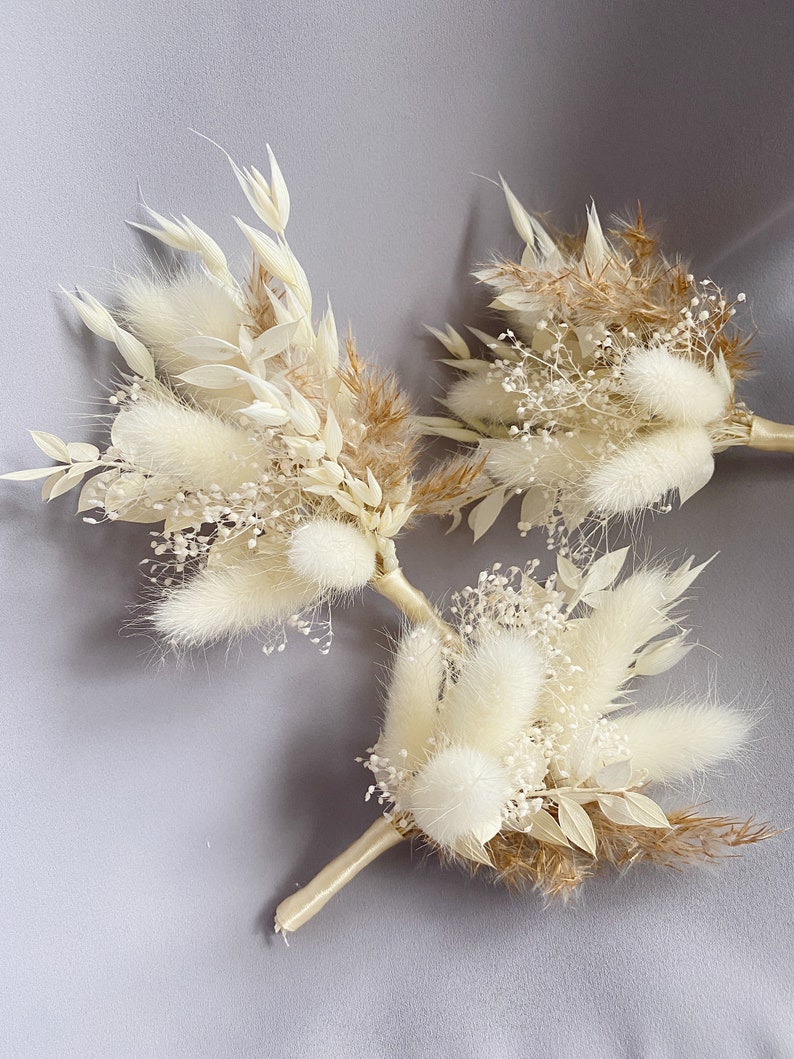 Boho Trockenblumen Boutonniere - Konservierte Bräutigam Accessoires zur Hochzeit mit Pampasgras - Weiß,beige,taupe. Bild 10
