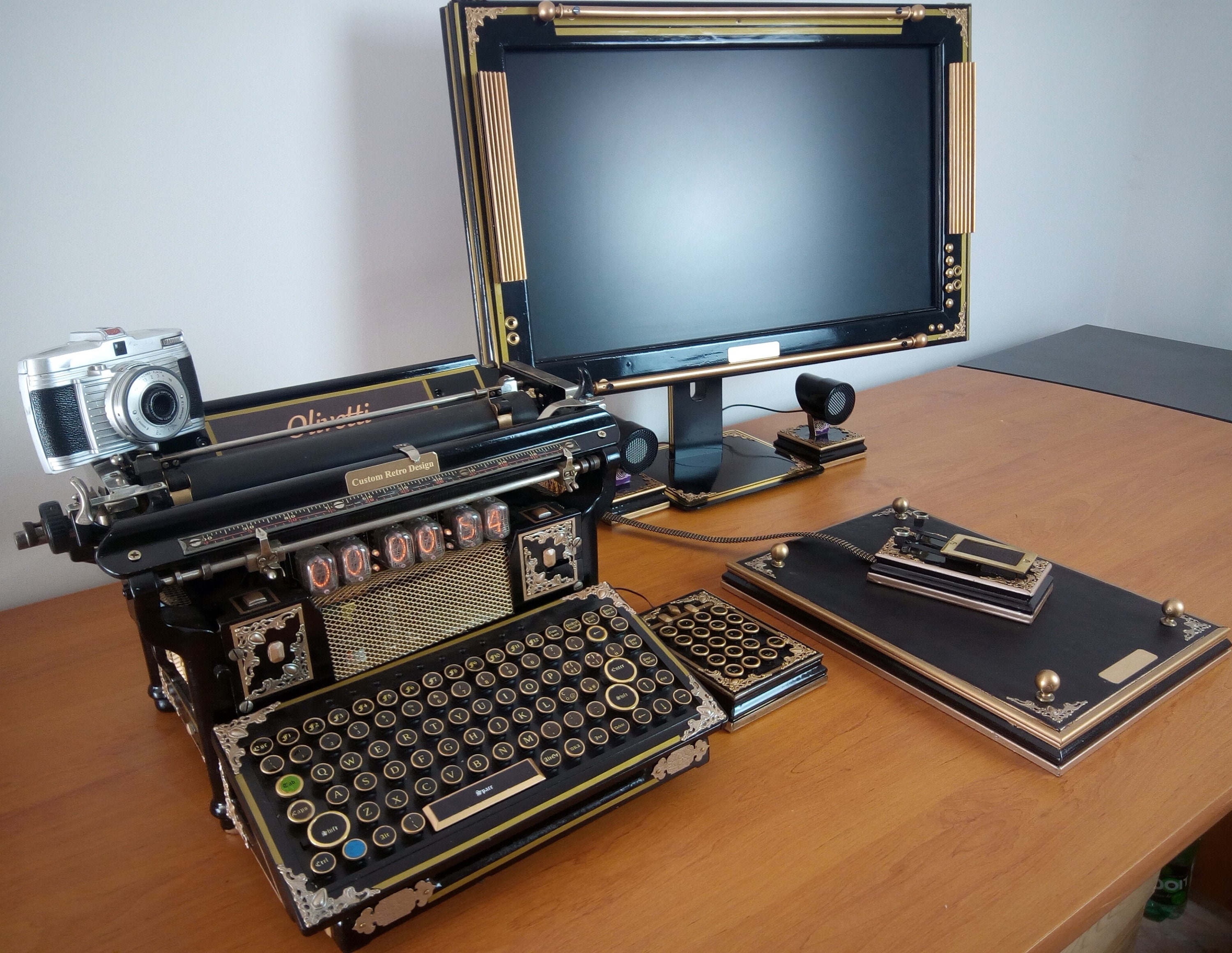 The classic typewriter setup. Full PC setup in a very classic Etsy