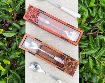 Caixa de colher de metal personalizada. Presente de colher gravado a laser. Colher de café estampada personalizada. Colher De Porcelana Com Estojo Para Presente. Presente personalizado
