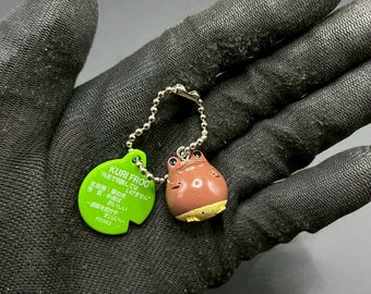 SKU / Llavero Bandai estilo rana Kuri con amuleto de la suerte Figura Japón