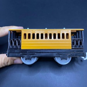 SKU B626P6221 | Tomy Thomas Lot of 3 Yellow Tanker Coach Car And Lumber Car Vintage 2002