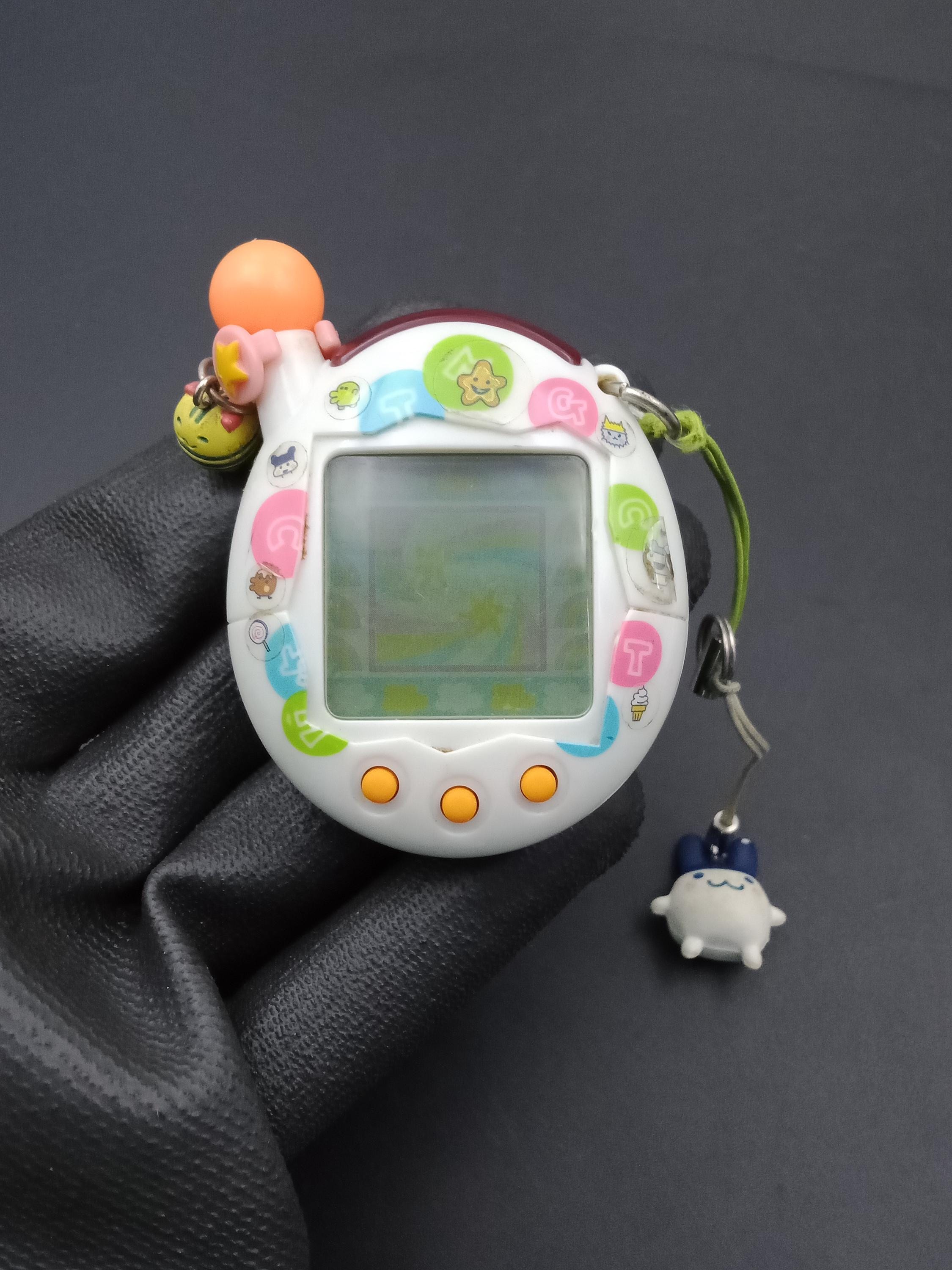 【動作確認済】TAMAGOTCHI 4U ホワイト Amazon.co.jp: TAMAGOTCHI 4U WHITE (たまごっち 4U ホワイト) : おもちゃ