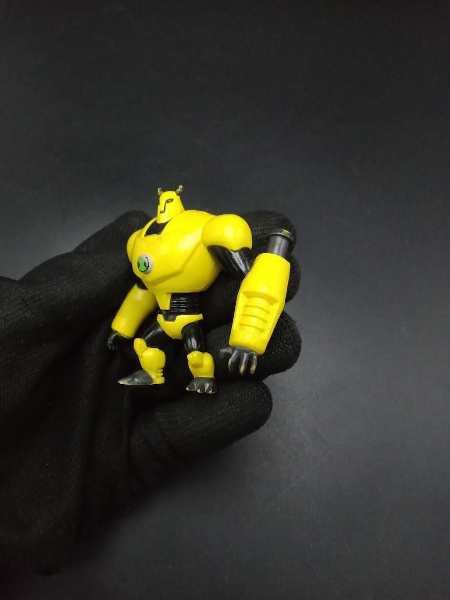 SKU | ベン10 アルティメット エイリアン アーモドリロ 4インチ