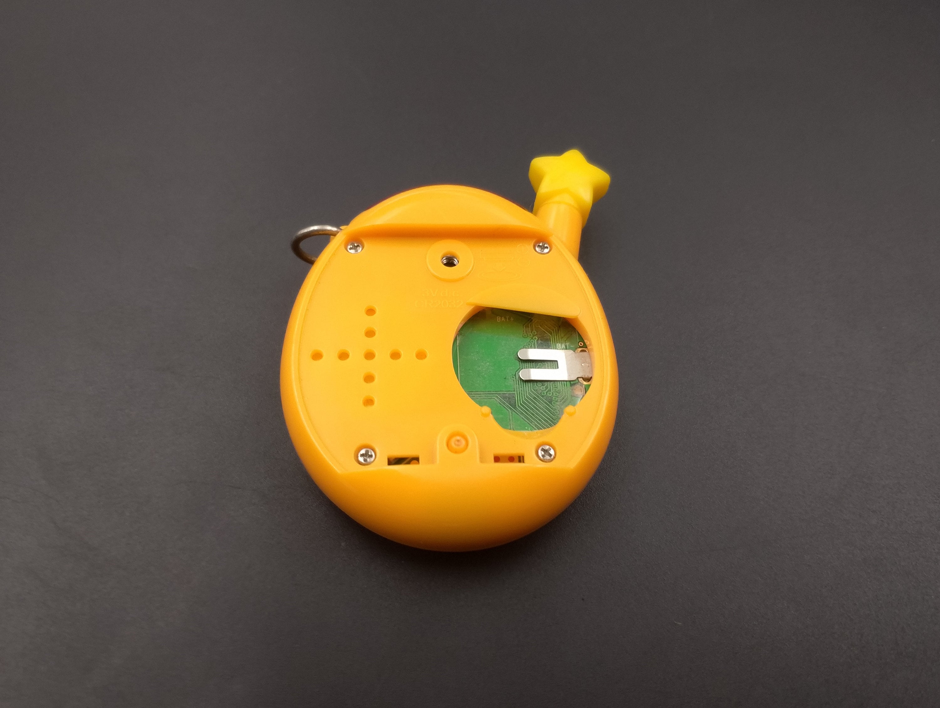 SKU TB F56 | Tamagotchi Connection V4.5 Orange Yellow Good SKU TB F56 | Tamagotchi Connection V4.5 Orange Yellow Good