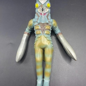 SKU B628P6306UL5 | Vintage 1994 Alien Baltan 7” Soft Vinyl Figure Ultraman Ultra Monster BANDAI
