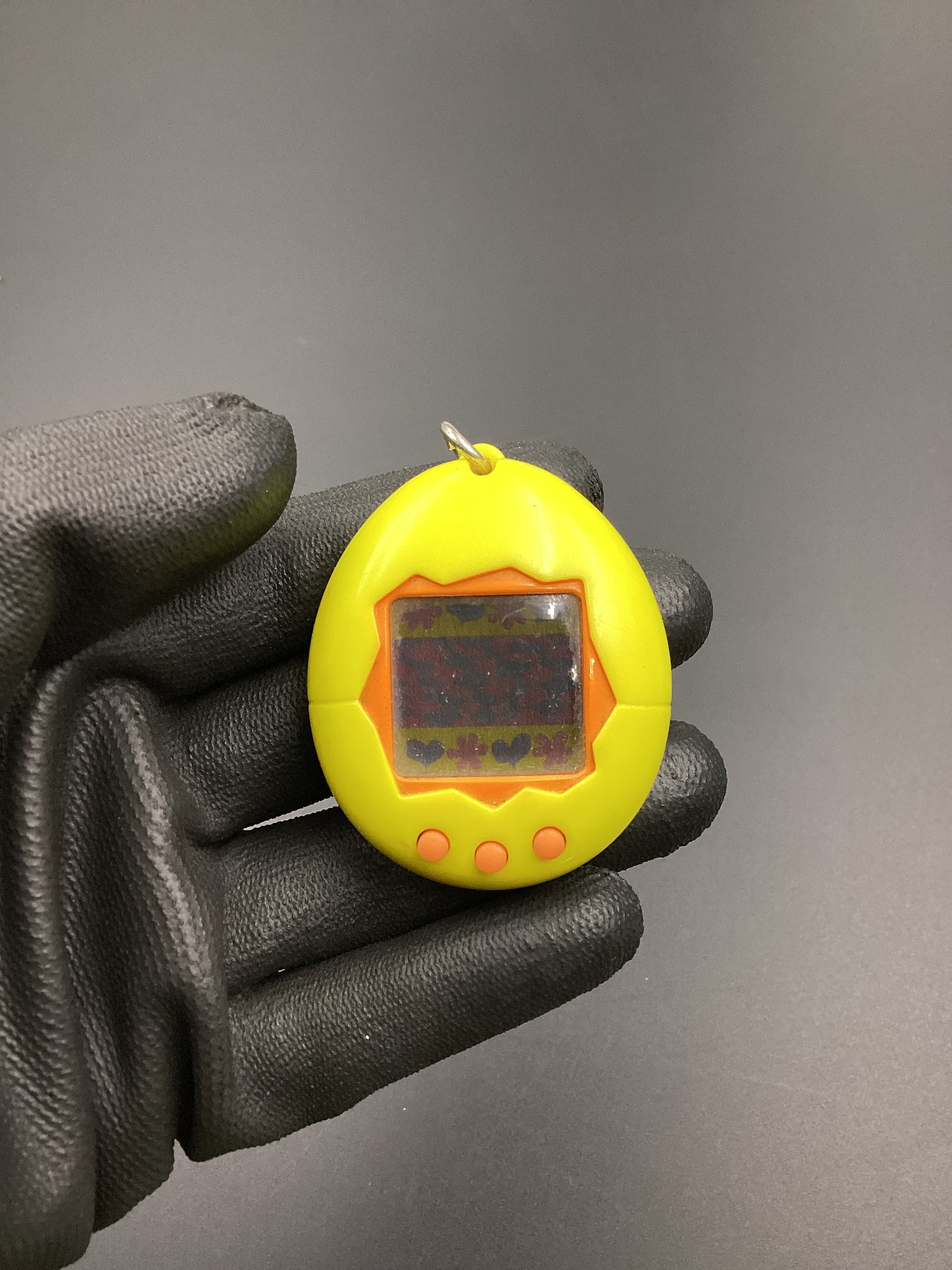 たまごっち(Tamagotchi P's)イエロー バンダイ 商品・サービスサイト | Tamagotchi P's イエロー | 商品情報