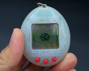 Vintage 1997 Bandai Tamagotchi White Color Ver Electronic Virtual