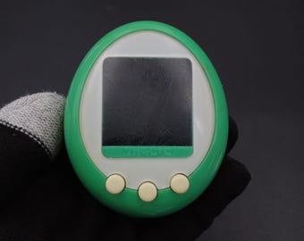 SKU YU 709 | Tamagotchi Plus Color Grün Bandai Japanisch
