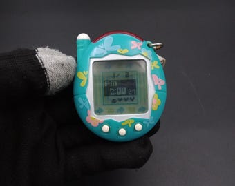 m*k様 たまごっち 本体 2004年製 2004年製 たまごっちコネクション V2 オリジナル グリーン＆フラワー