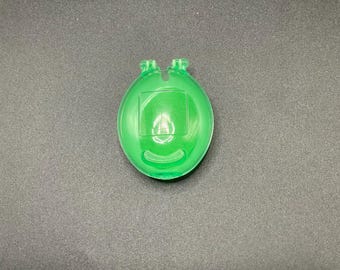 SKU B305P3642 / Estuche original Tamagotchi verde auténtico Bandai 1997