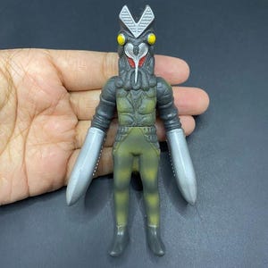 SKU B628P6338UL5 | Alien Baltan 2004 Ultraman Small Monster Figure Kaiju