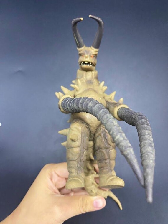 SKU B628P6304UL5 | Gudon Return of Ultraman Kaiju Spark Doll Ultra