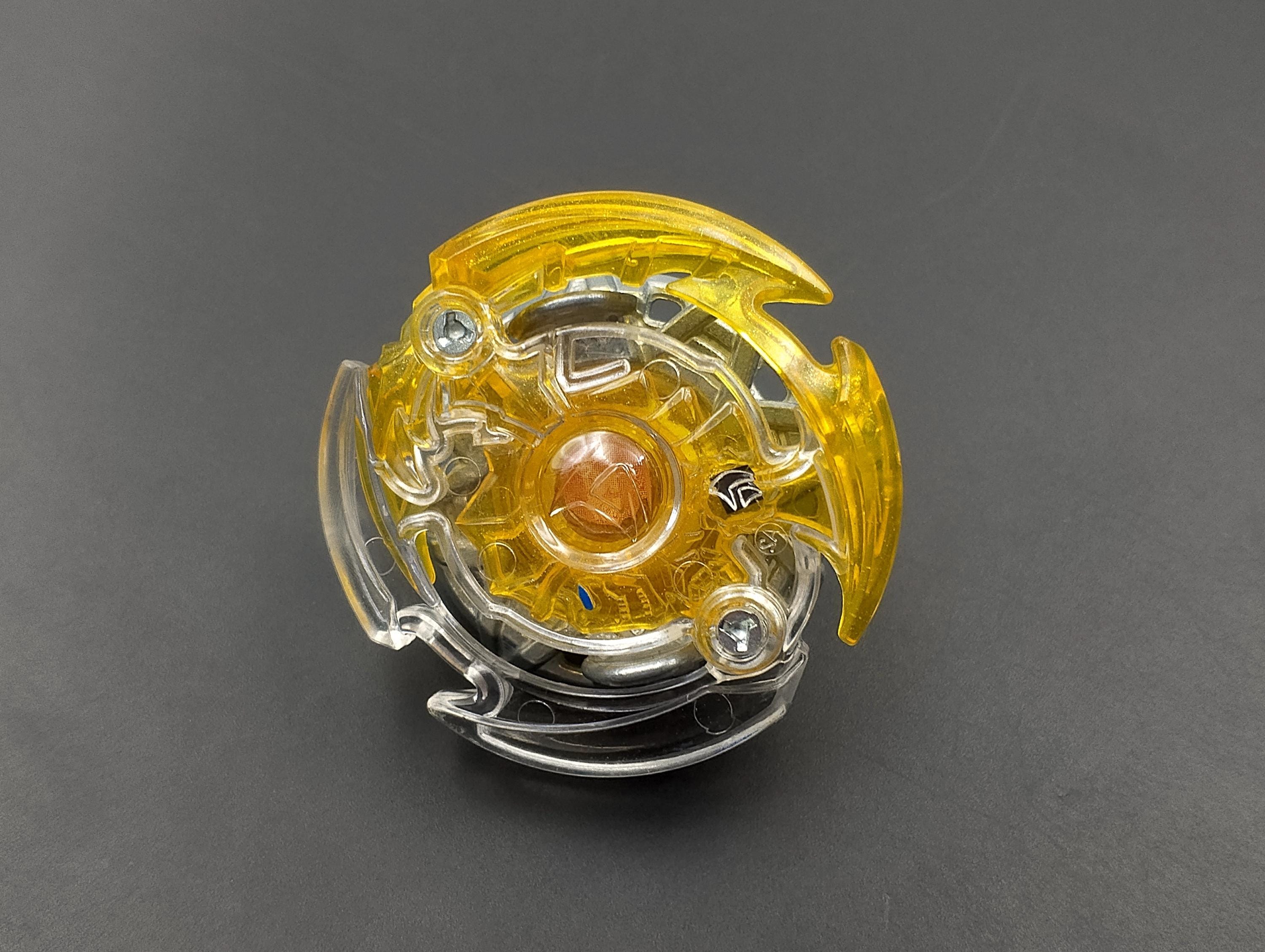 SKU BB04 F46 | ベイブレード タカラトミー、イエロー ダークデス