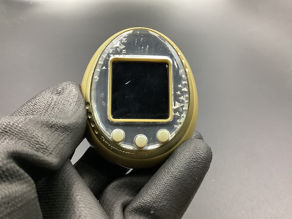 たまごっちIDL 15th Anniversary ver. Tamagotchi iDL 15th Anniversary Limited Edition Royal Purple