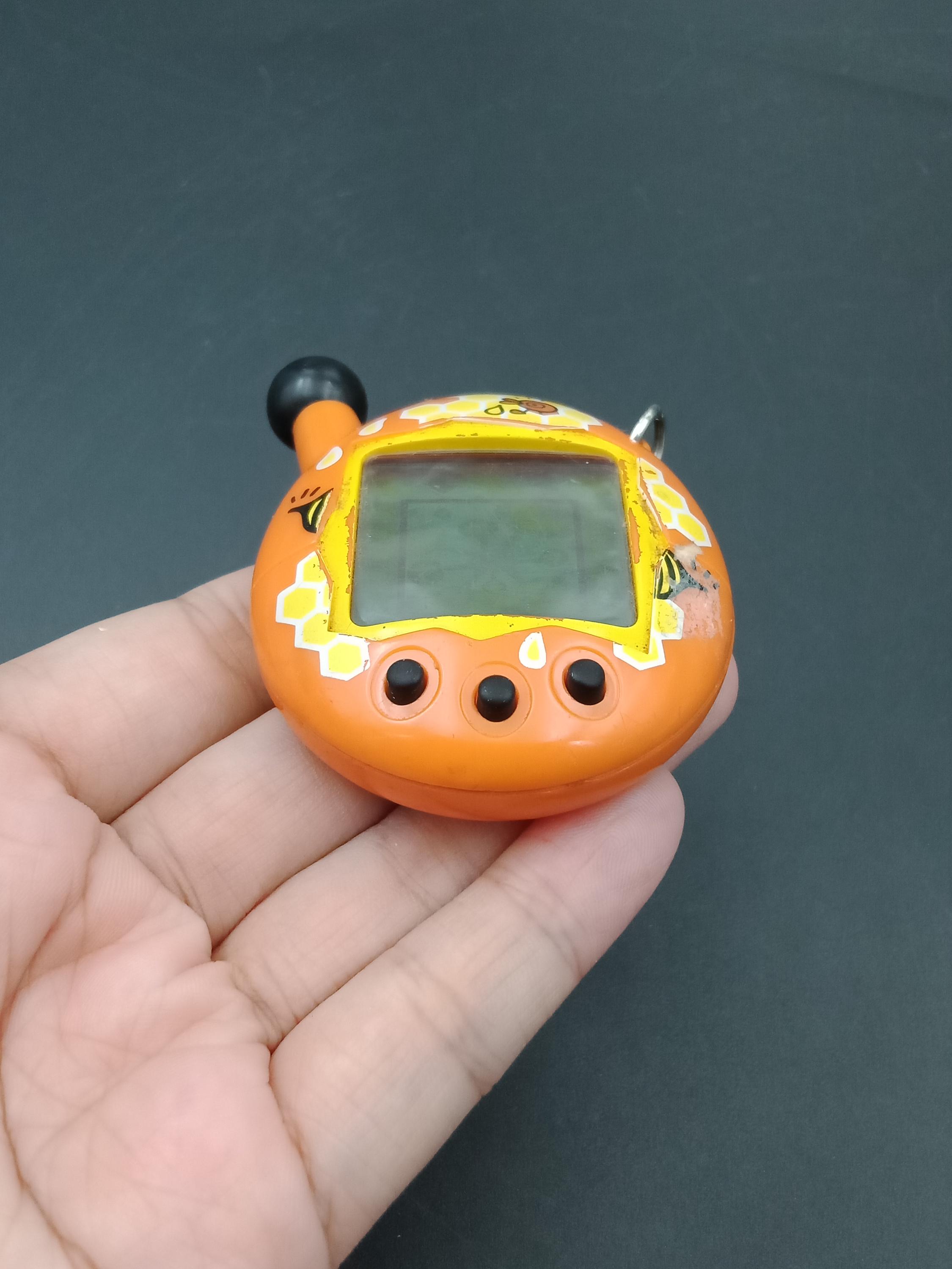SKU B868P10604 | Tamagotchi Connection V4 Honey Bee Japanese