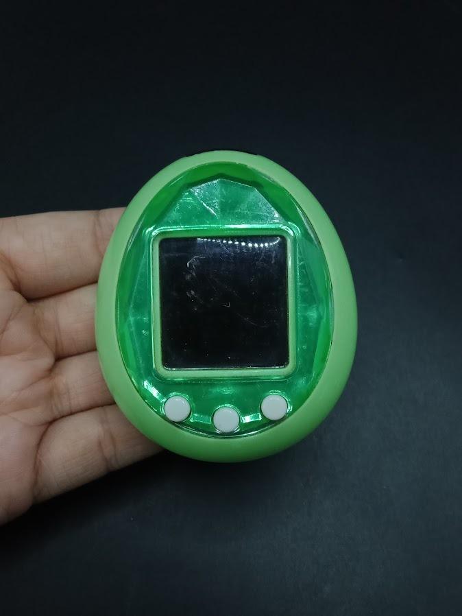 たまごっちピース グリーン SKU B697P7263 | たまごっちiD グリーンホワイトボタン バンダイ
