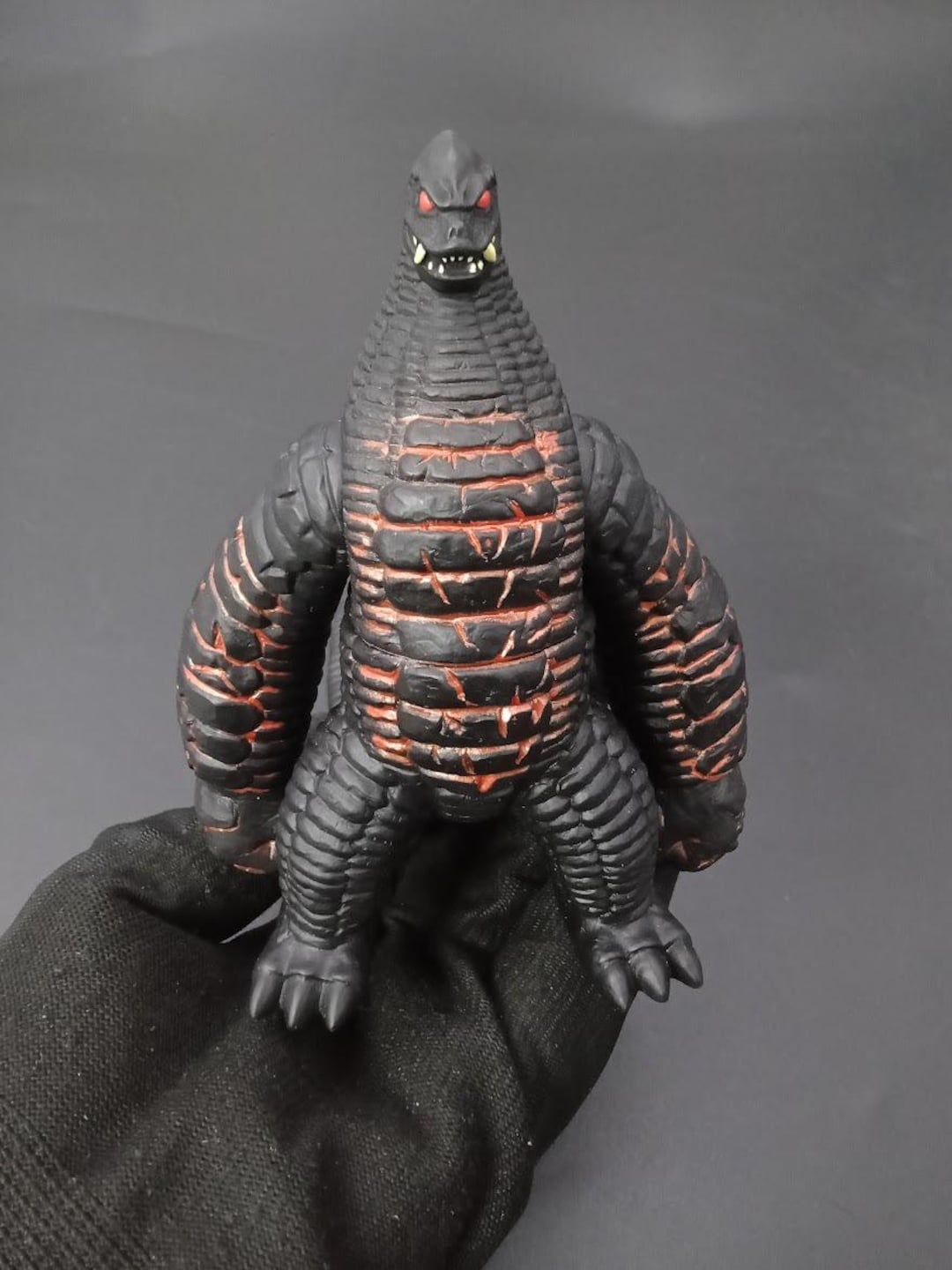 SKU B750P8022 | Bandai Figure Ultraman Kaiju Ultra Monster RED