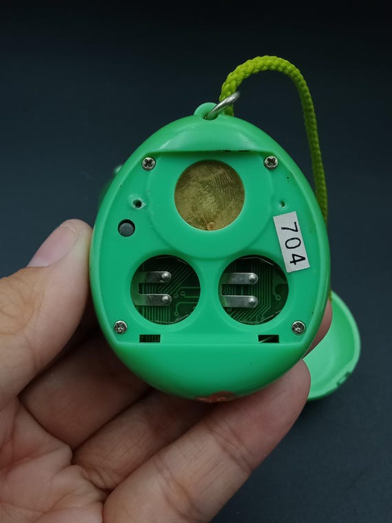 SKU B924P11741 | Tamagotchi P1/P2 Green Bandai Japanese Version