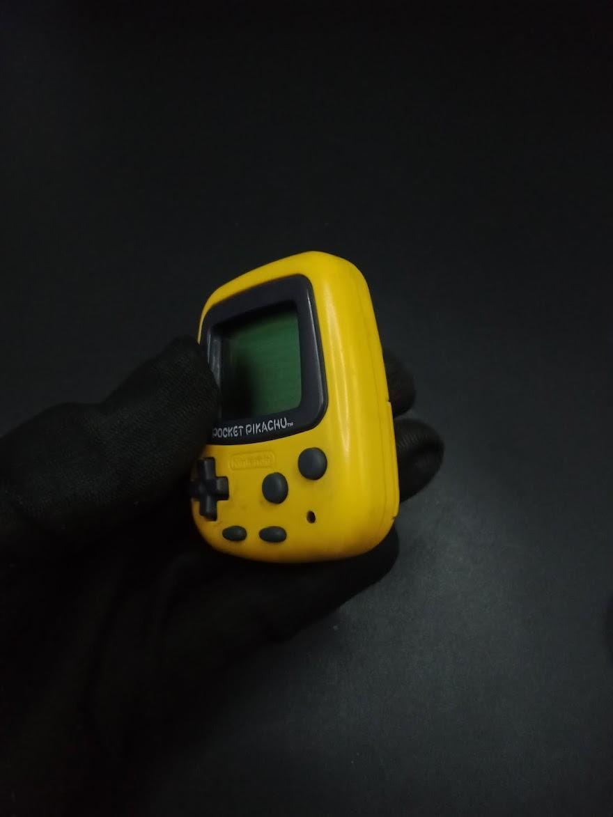 ポケットピカチュウ歩数計 1998年3月27日、遊べる歩数計「ポケットピカチュウ」が発売されました