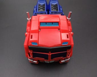 SKU B771P8304 | Transformers Cyber Birth Matrix Attack Optimus Prime