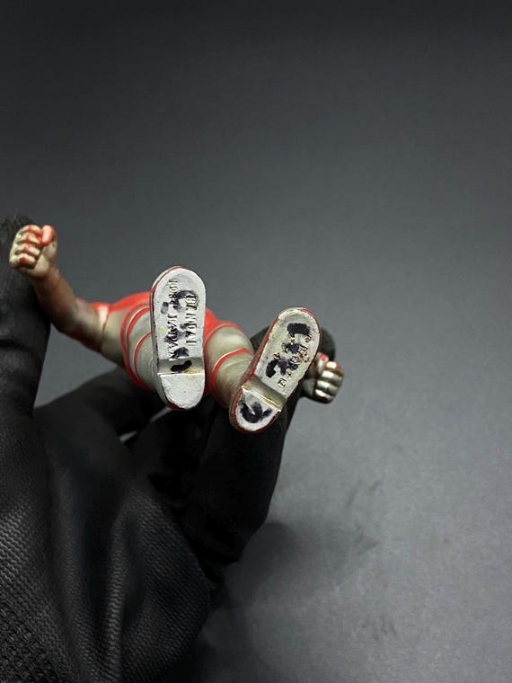 SKU B143P980 | ミニフィギュア ウルトラマンレッド 正規品 - Etsy 日本