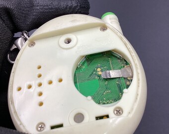 たまごっち　connection V3 コネクション　海外版　正規品　グリーン TESTED WORKING Tamagotchi Connection v3 Green Reptile Scale Skin