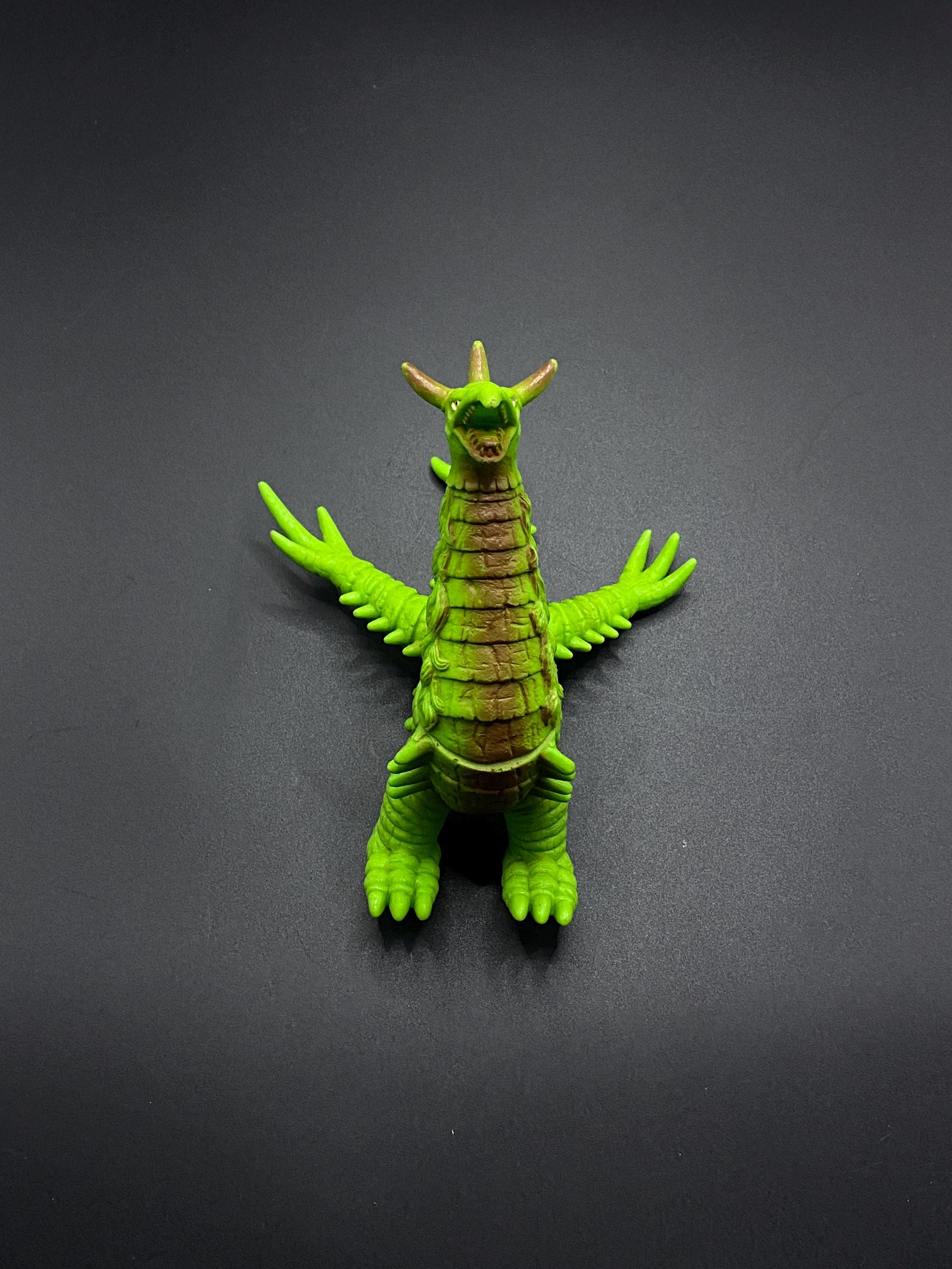 SKU B143P1013 | Mini Figure Ultraman Green Mukadender Kaiju