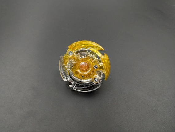 SKU BB04 F46 | ベイブレード タカラトミー、イエロー ダークデス