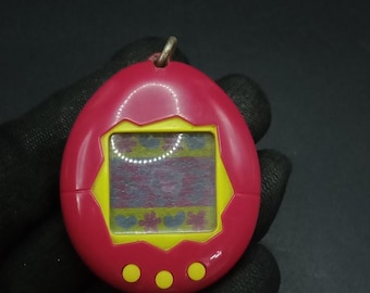 たまごっち 4U Plus ピンク | 正規品、バンダイ | 中古日本製