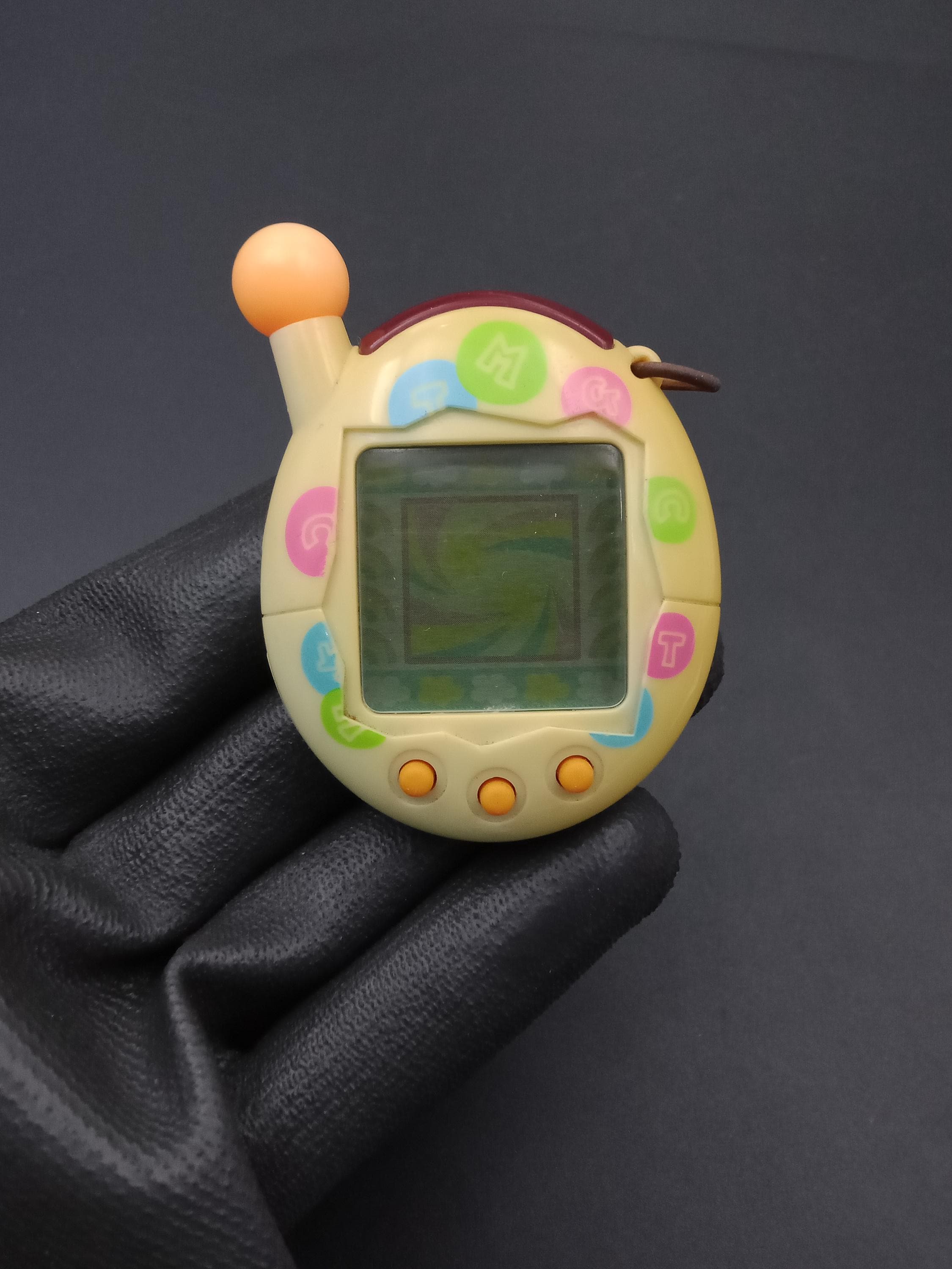 Tamagotchi 4U ホワイト/ゴールド SKU B833P9922 | Bandai Japanese Tamagotchi V4 Connection White
