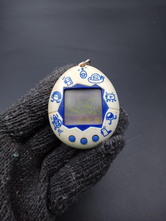 Tamagotchi 本体 ホワイト ストーン付き SKU B788P8906 | Bandai Tamagotchi White New Species Discovered - Etsy